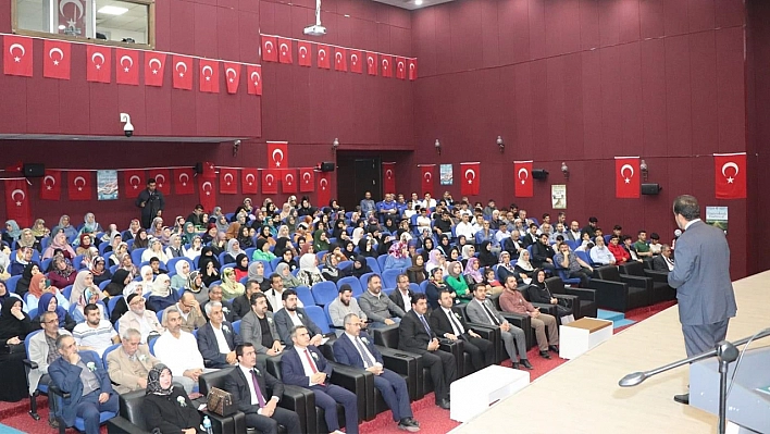 Elazığ'da 'Peygamberimiz, İman Ve İstikamet' Konulu Konferans Düzenlendi