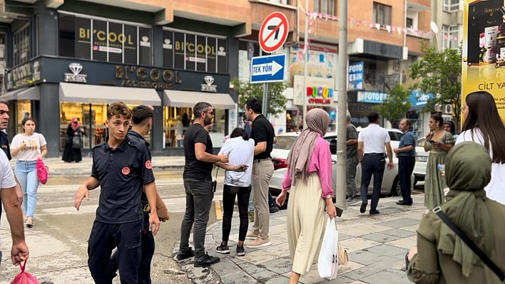 Elazığ'da Polisten Kaçan Şüpheli Girdiği Apartman Bodrumunda  Yakalandı