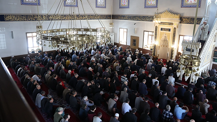 Elazığ'da Ramazan ayının son cuma namazı kılındı