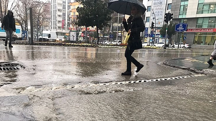 Elazığ'da Sağanak Yağış Etkili Oldu