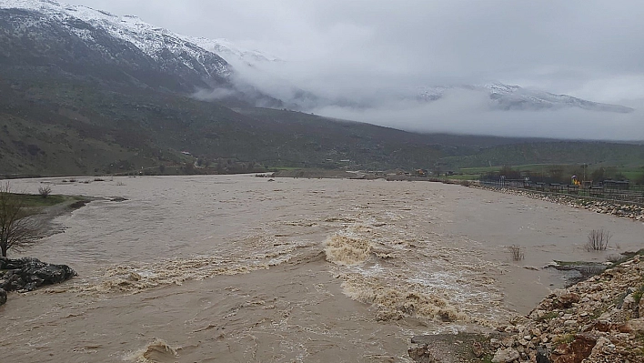 Elazığ'da Sağanak Yağış Sonrası Dereler Coştu