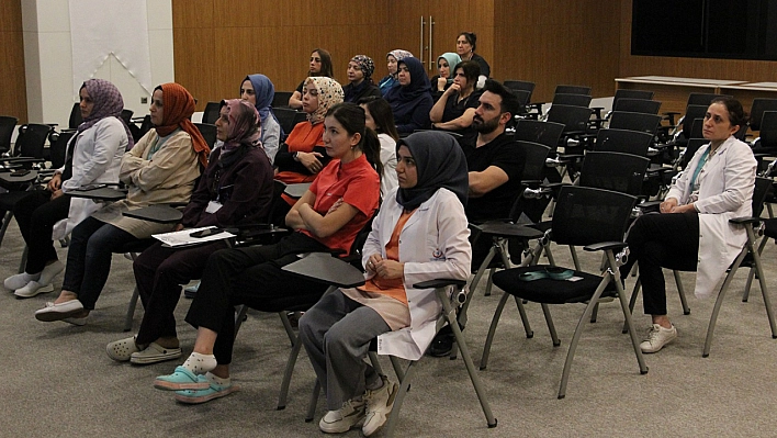 Elazığ'da sağlık çalışanlarına yönelik eğitimler sürüyor