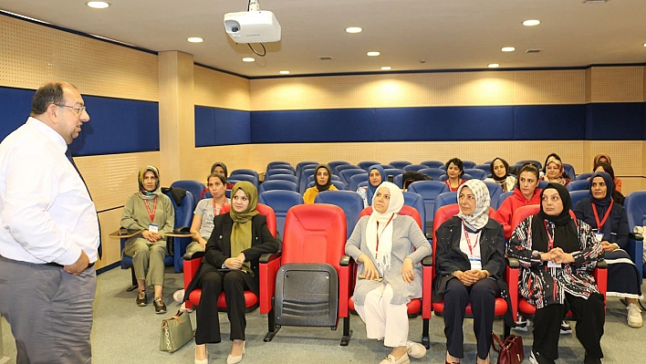 Elazığ'da sağlık çalışanlarına Doğuma Hazırlık Eğitimi verildi