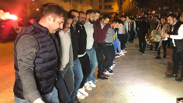 Elazığ'da sahur halayı büyük coşku yaşattı