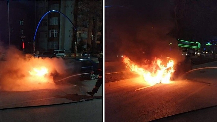 Elazığ'da seyir halindeki otomobil yandı