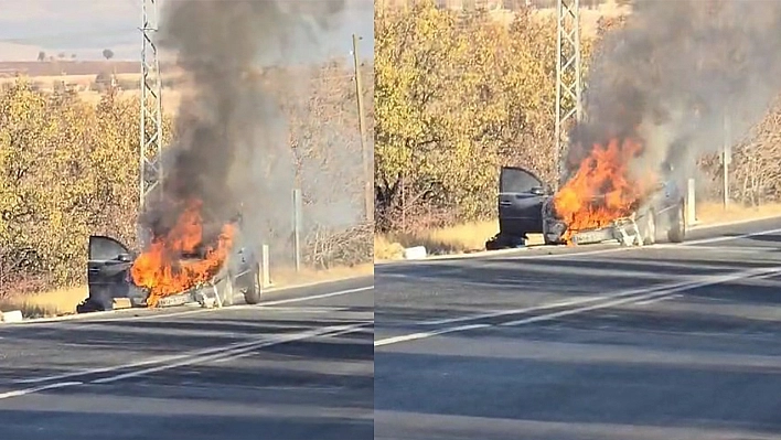 Elazığ'da seyir halindeki otomobil alev topuna döndü!