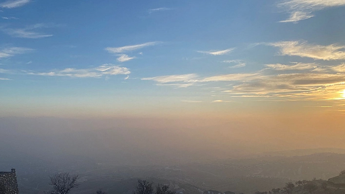 Elazığ'da sis 2'nci günde devam ediyor