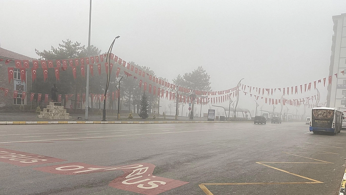 Elazığ'da sis, 3 gündür etkisini göstermeye devam ediyor