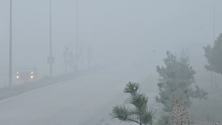 Elazığ'da sis alarmı: Yüksek kesimler gözden kayboldu
