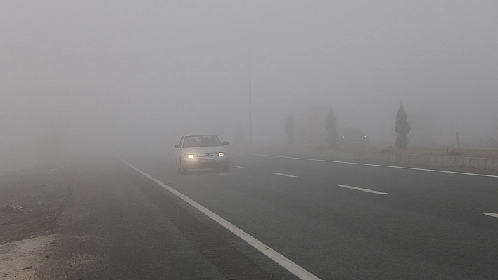 Elazığ'da sis etkisini artırdı: Görüş azaldı