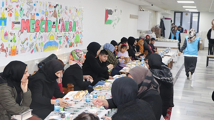 Elazığ'da Sofralar Bu Sefer Yetimler İçin Kuruldu