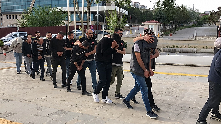 Elazığ'da Sokak Satıcılarına Operasyon: 13 Gözaltı