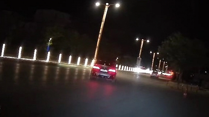 Elazığ'da sürücü drift yaparak trafiği tehlikeye attı
