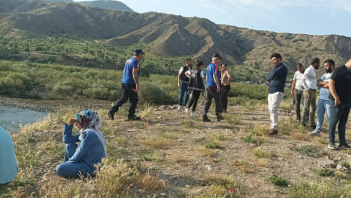 Elazığ'da Suya Giren Çocuk Kayboldu!