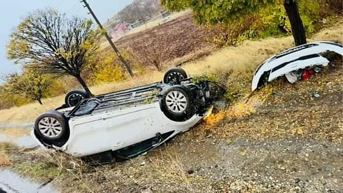 Elazığ'da takla atan otomobilde 2 kişi yaralandı