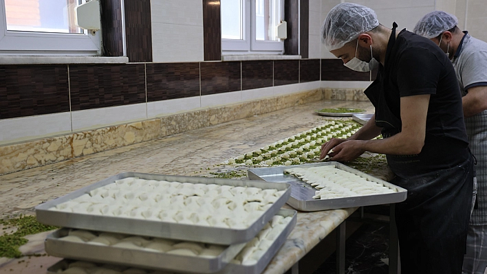 Elazığ'da Tatlıcıların Bayram Mesaisi Sürüyor