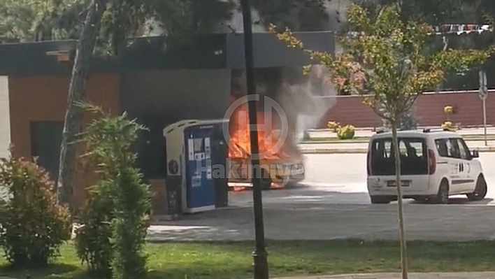 Elazığ'da ticari taksi alevlere teslim oldu