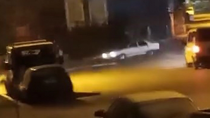 Elazığ'da Tofaş marka otomobiliyle defalarca drift yaptı