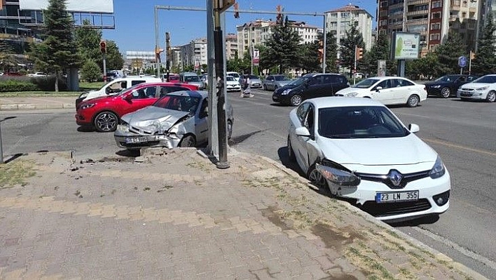 Elazığ'da trafik kazası: 2 yaralı
