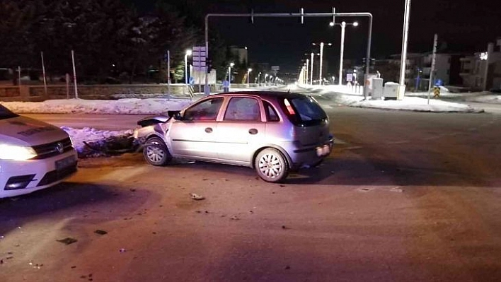 Elazığ'da trafik kazası: 2 yaralı