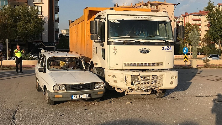 Elazığ'da trafik kazası: 2 yaralı