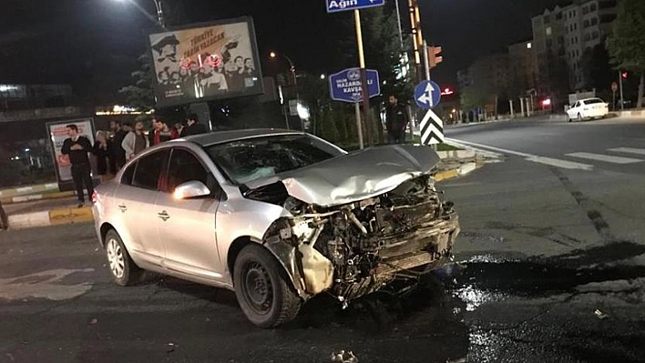 Elazığ'da Trafik Kazası: 2 Yaralı