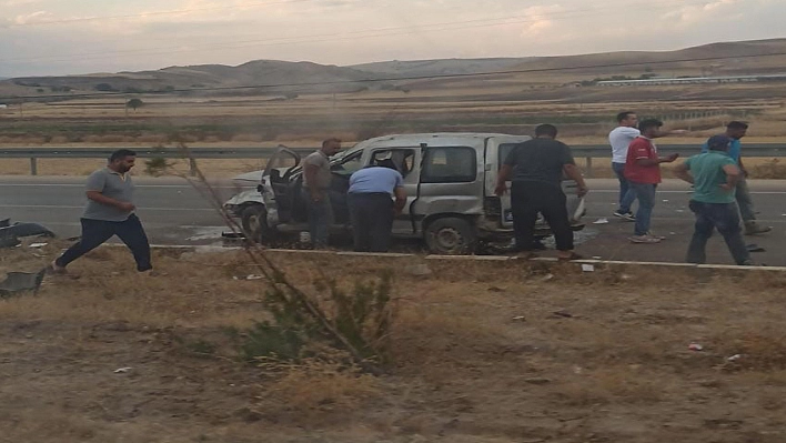 Elazığ'da Trafik Kazası: 2 Yaralı