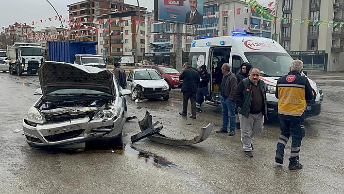 Elazığ'da trafik kazası: 2 yaralı