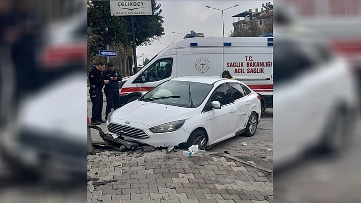 Elazığ'da trafik kazası: 2 yaralı