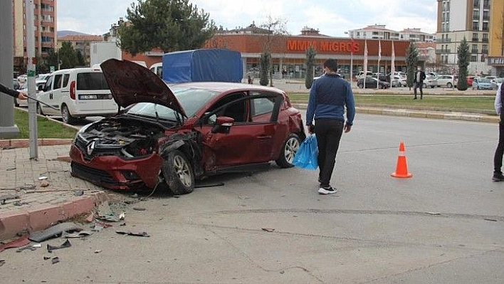 Elazığ'da trafik kazası: 3 yaralı