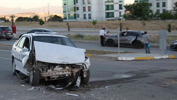 Elazığ'da trafik kazası: 3 yaralı