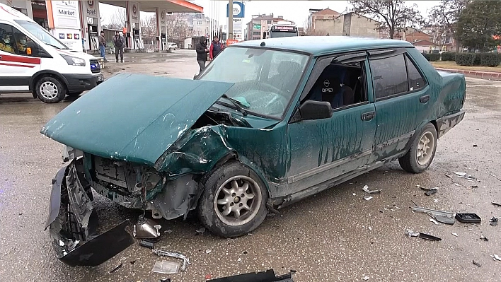 Elazığ'da Trafik Kazası: 3 Yaralı