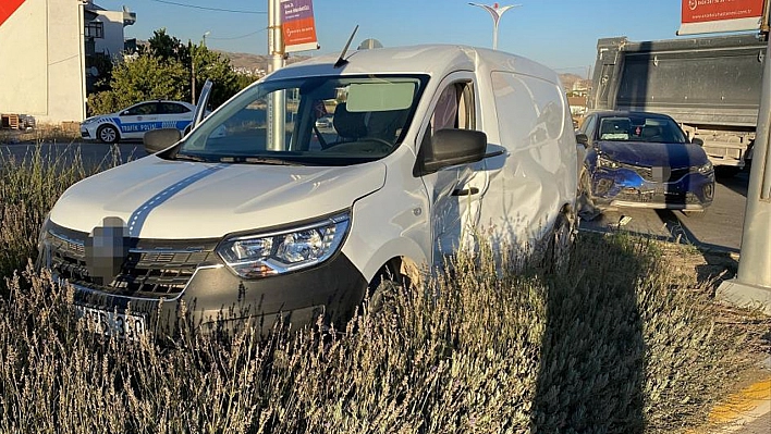 Elazığ'da trafik kazası: 3 yaralı