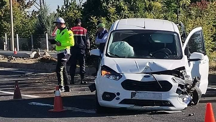 Elazığ'da Trafik Kazası: 4 Yaralı