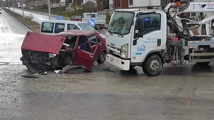 Elazığ'da Trafik Kazası: 4 Yaralı