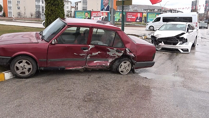 Elazığ'da trafik kazası: 4 yaralı