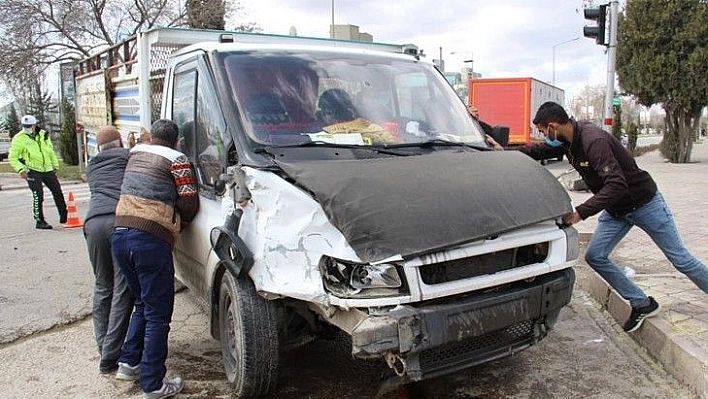 Elazığ'da trafik kazası, çok sayıda yaralı var