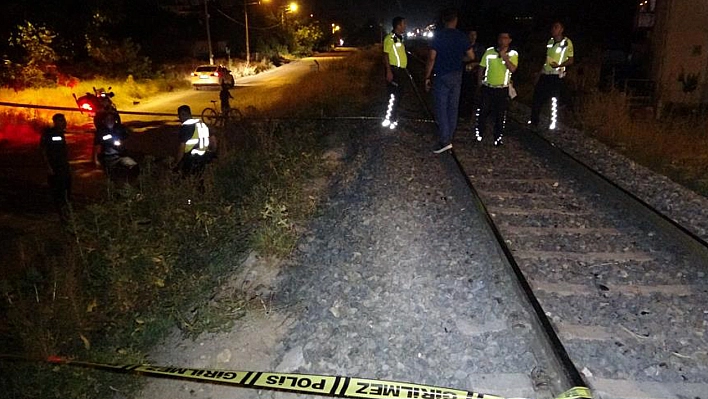 Elazığ'da Trenin Çarptığı Çocuk Hayatını Kaybetti