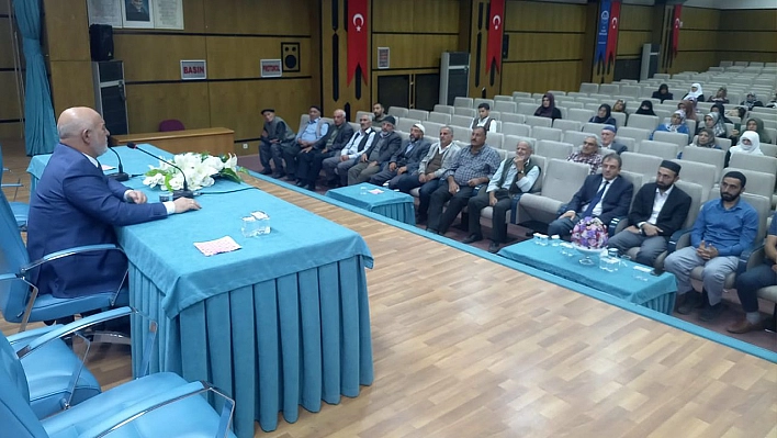 Elazığ'da umre seminerleri başladı