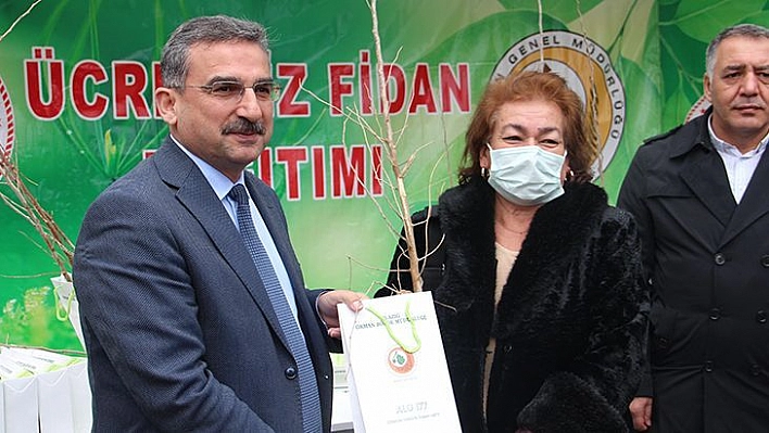 Elazığ'da Üreticilere 6 Bin 500 Dut Fidanı Dağıtıldı