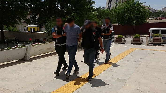 Elazığ'da uyuşturucu satan 2 şüpheli tutuklandı