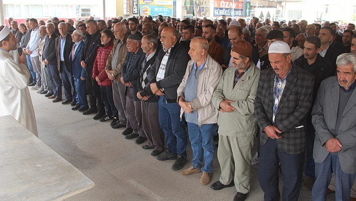 Elazığ'da Vatandaşlar Gazze'de  Hayatını Kaybedenler İçin Cenaze Namazı Kıldılar