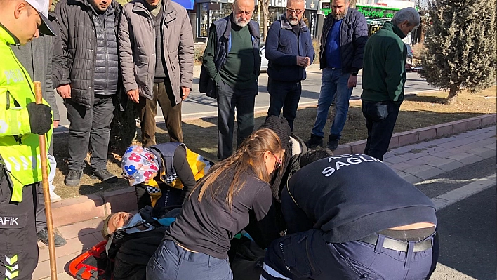 Elazığ'da Yaşlı Adama Otomobil Çarptı