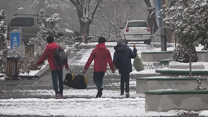 Elazığ'da Yılın İlk Karı Yağdı