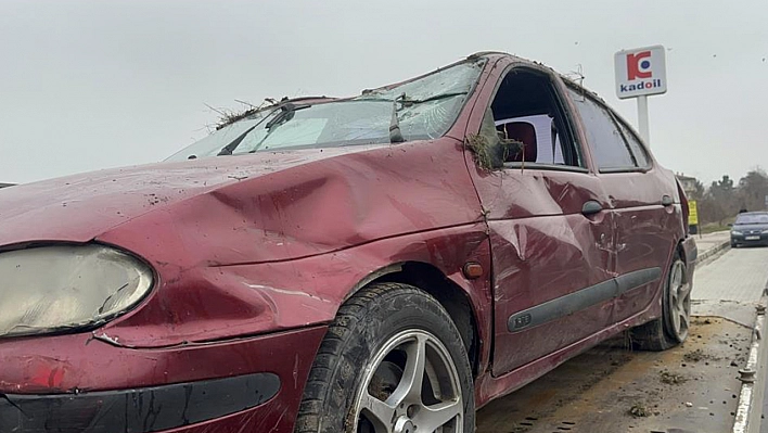 Elazığ'da Yılın İlk Kazası: Otomobille Tır Çarpıştı!