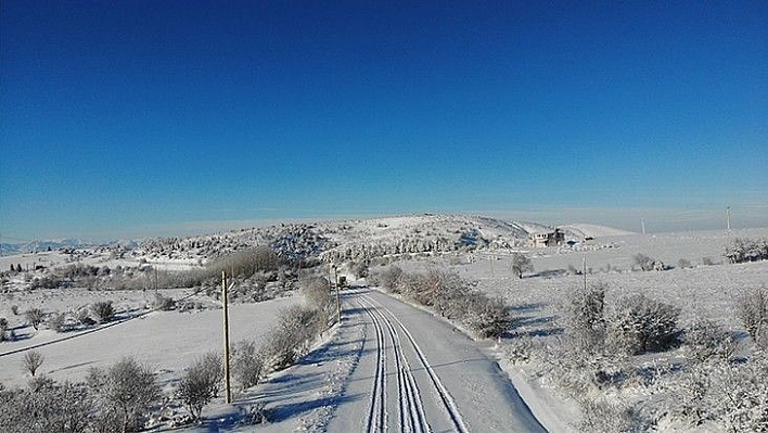 Elazığ'da yoğun kar yağışı, 269 köy yolunu kapattı