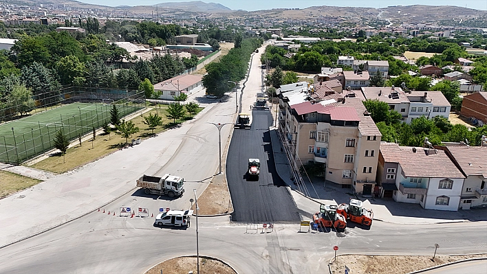 Elazığ'da yol yenileme çalışmaları hız kesmeden sürüyor