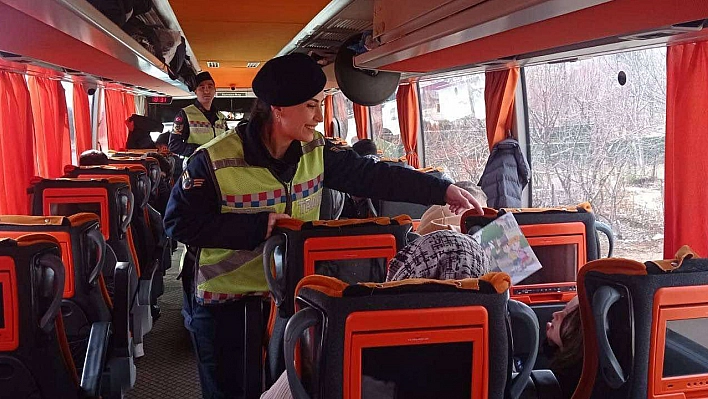 Elazığ'da Yolculara Trafik Eğitimi Verildi