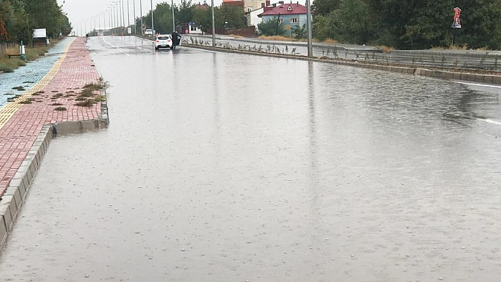 Elazığ'da Yollar Göle Döndü!