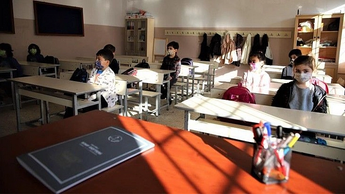 Elazığ'da yüz yüze eğitim başladı, öğrenciler ders başı yaptı